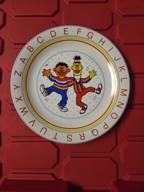 Sesame Street Collector Alphabet Plate with Ernie & Bert Vintage 1977